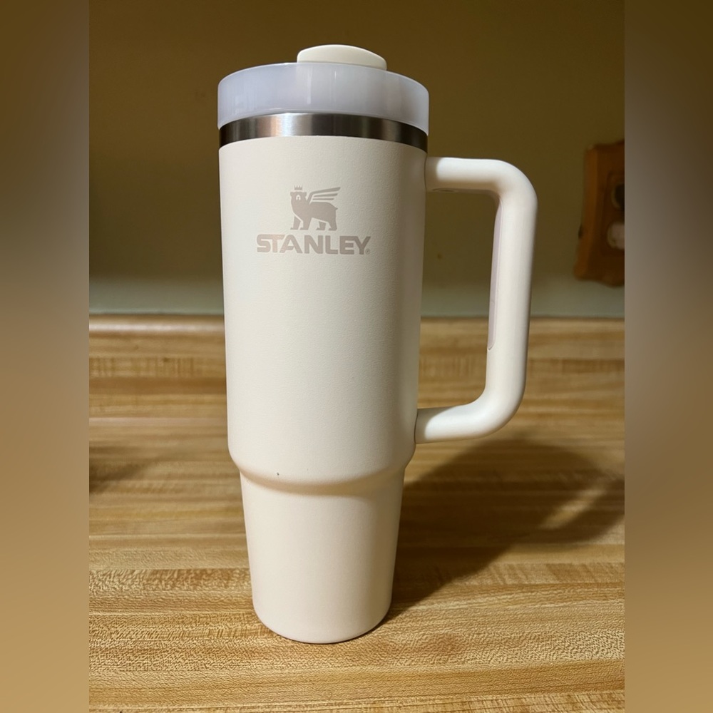 Stanley: 30oz Quencher H2.0 FlowState (cream)